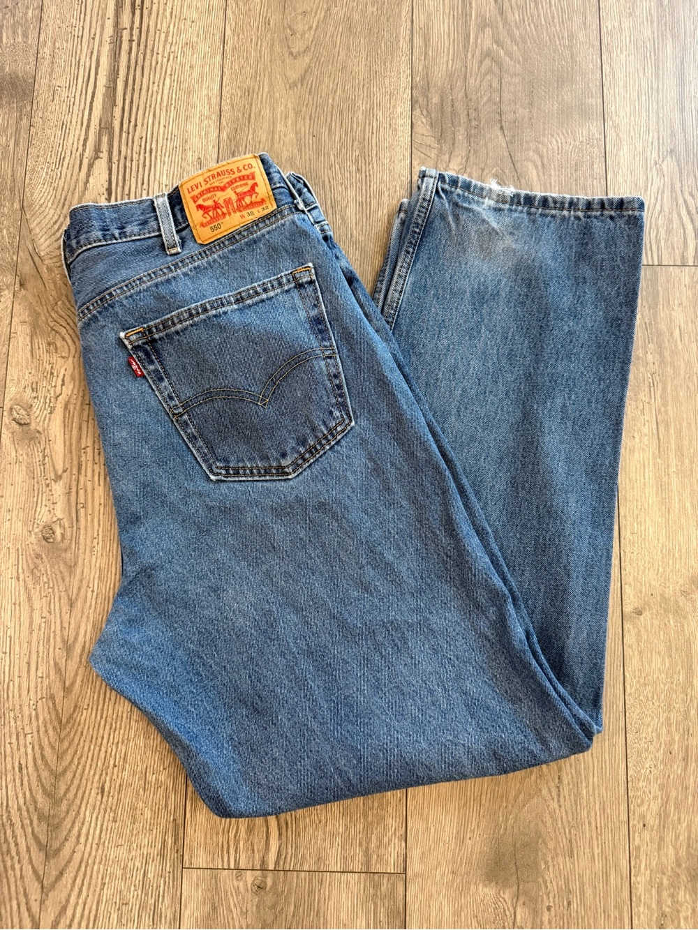 Levi’s Relaxed Fit  550 Medium Wash Men’s Size: 38x32 Denim Jean Pants